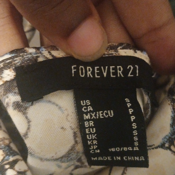 Forever 21 marble blouse - Picture 4 of 4